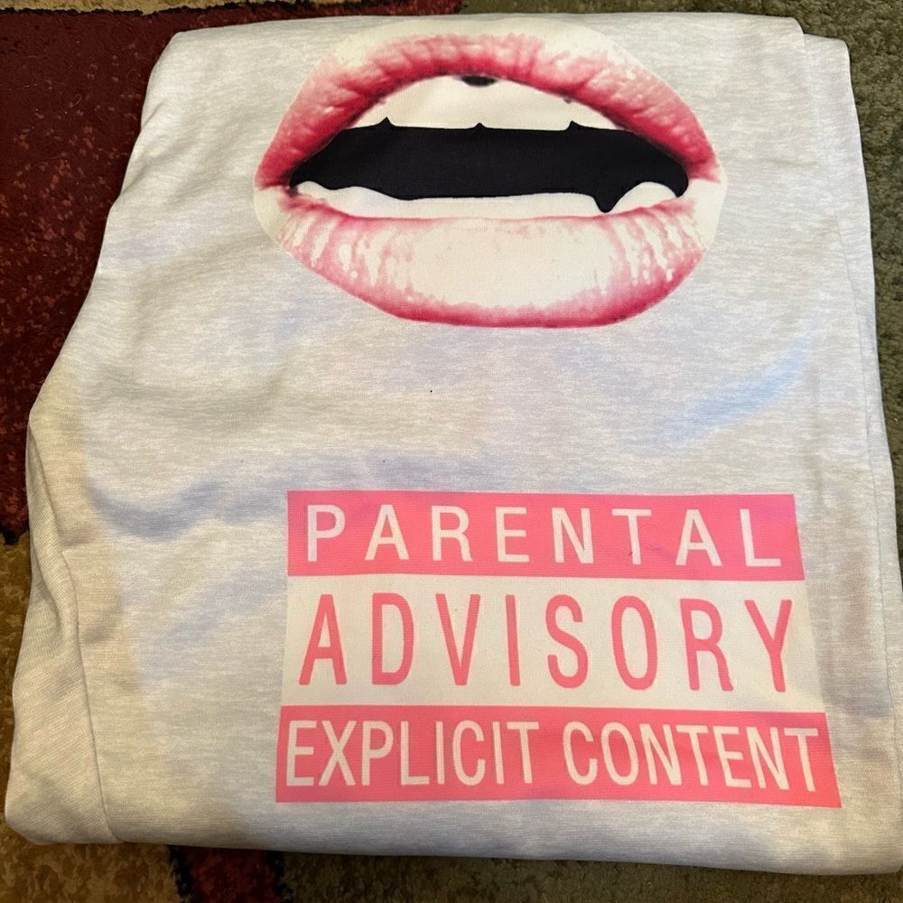 Y2K Printed joggers. Elastic at the ankle letter print with pockets. . Polyester - Picture 4 of 12